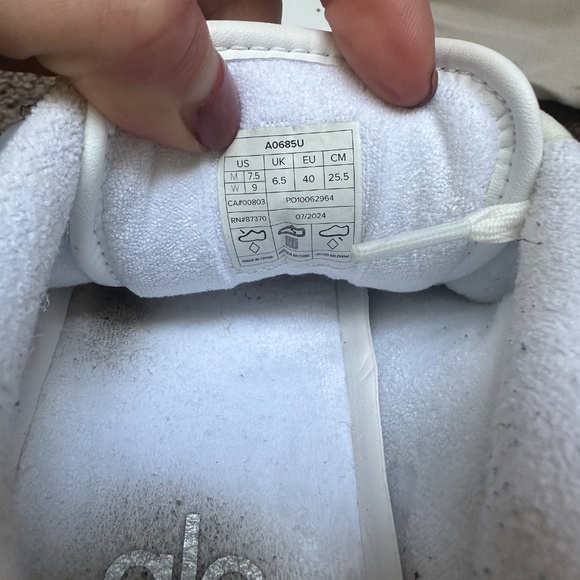 Alo Recovery Unisex Sneakers -Grey, W9 M7.5 - Picture 7 of 8